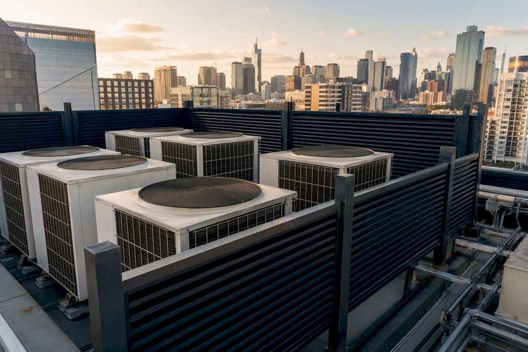 Rooftop VRF units with acoustic screening