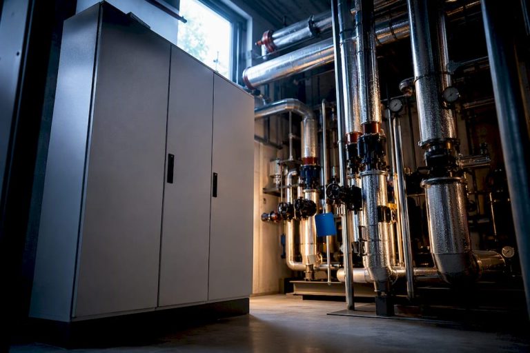 Commercial energy centre with BMS heating controls